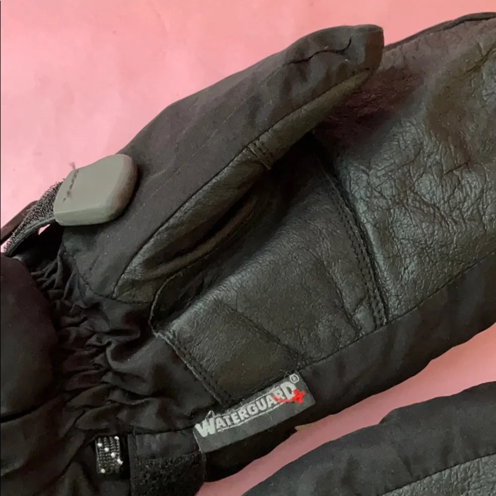 Vintage leather/waterproof material mittens